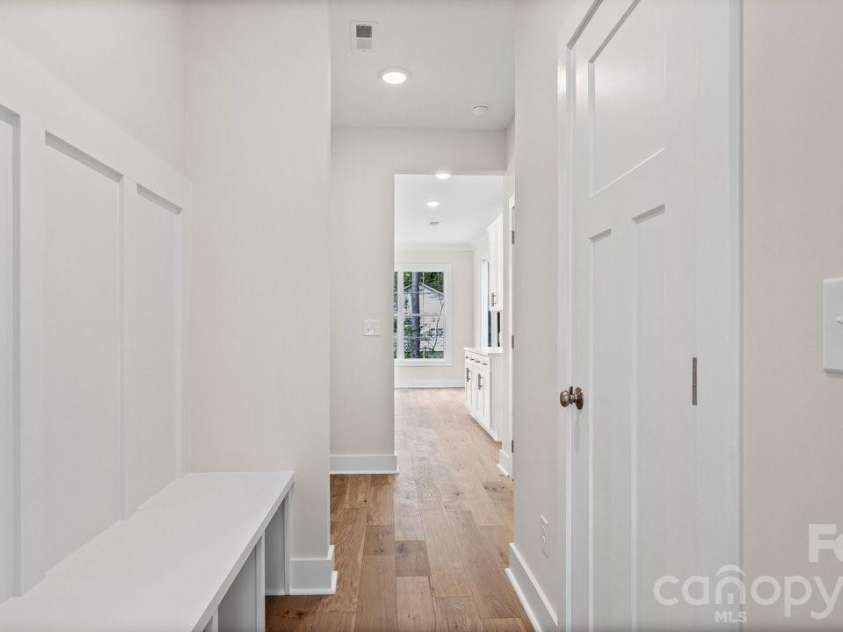 606 Teresa Circle, Waxhaw, NC 28173.  MLS# CAR4363542, YatesRealty ID 22213. Mud Room, Drop Zone w/Built-In Bench & Cubbies.
