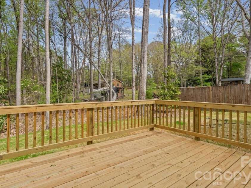 606 Teresa Circle, Waxhaw, NC 28173.  MLS# CAR4363542, YatesRealty ID 22213. Rear Deck