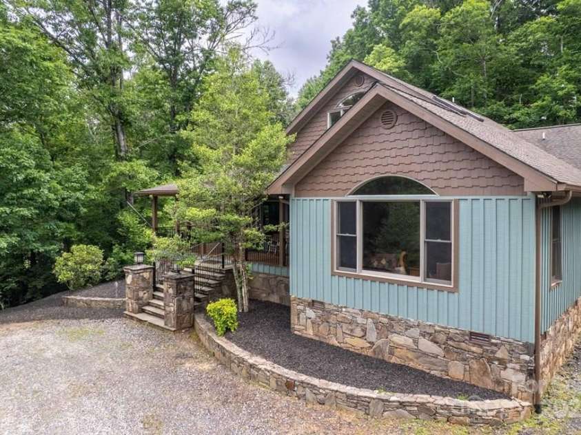 486 Center Drive, Bryson City, NC 28713.  MLS# CAR4275456, YatesRealty ID 22214. 