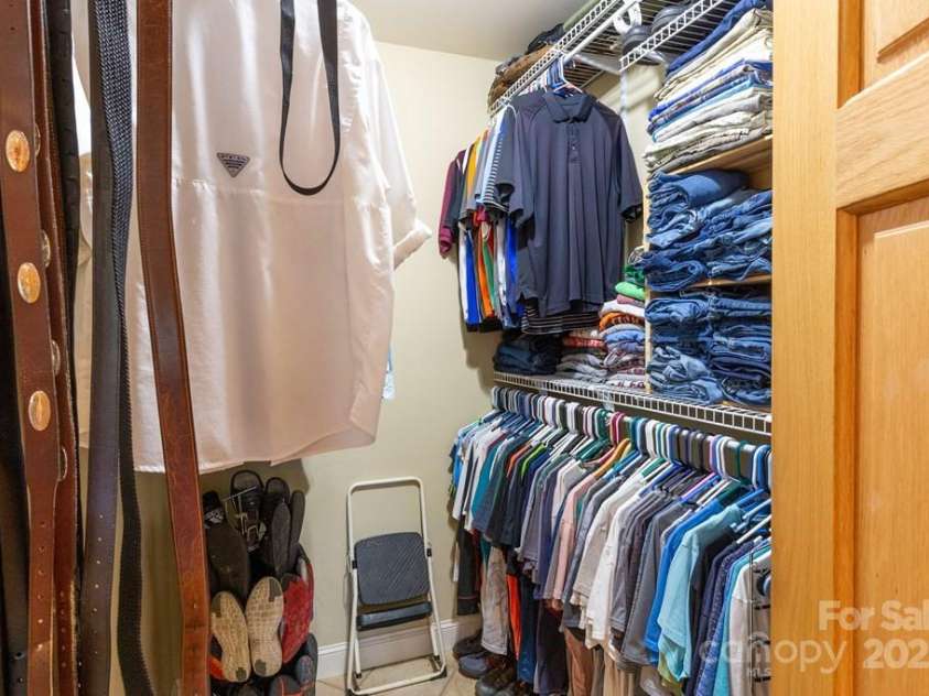 486 Center Drive, Bryson City, NC 28713.  MLS# CAR4275456, YatesRealty ID 22214. 