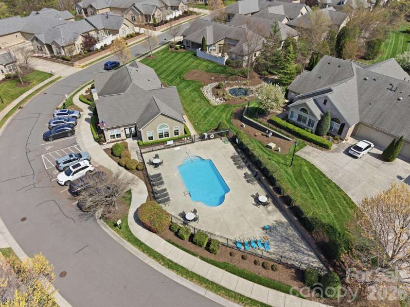 5224 Polo Gate Boulevard, Charlotte, NC 28216.  MLS# CAR4359514, YatesRealty ID 22214. 