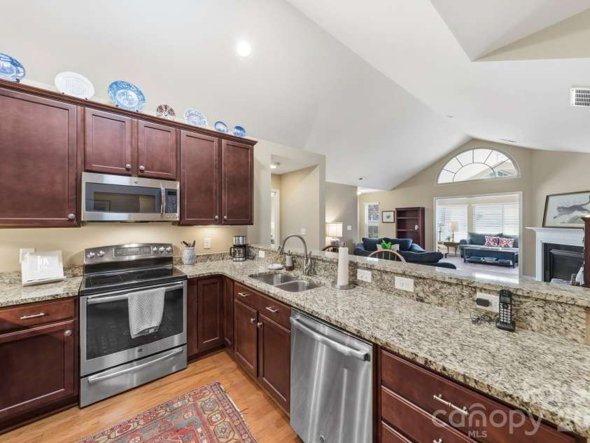 5224 Polo Gate Boulevard, Charlotte, NC 28216.  MLS# CAR4359514, YatesRealty ID 22214. 