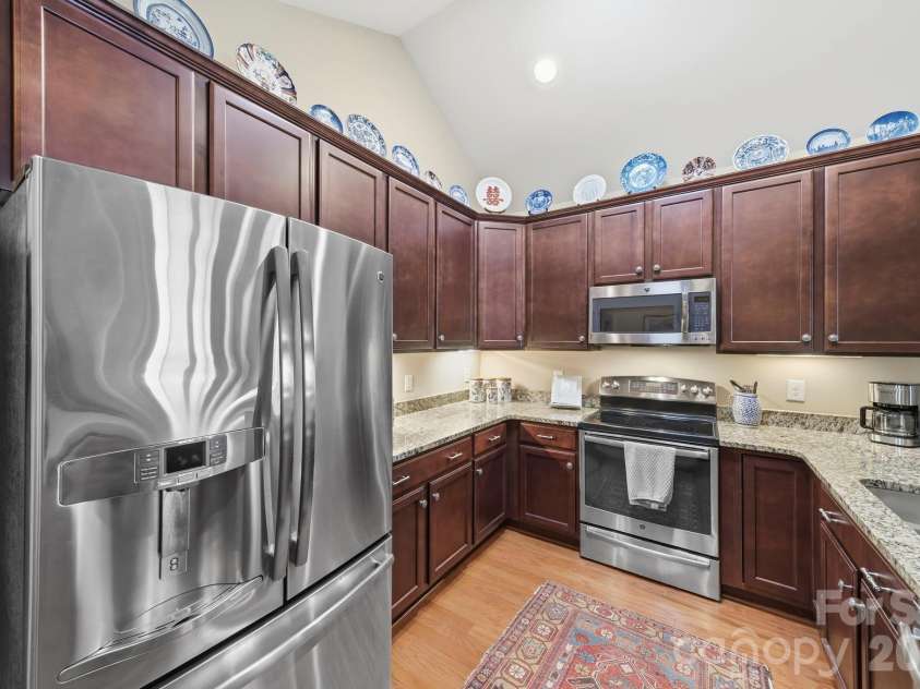 5224 Polo Gate Boulevard, Charlotte, NC 28216.  MLS# CAR4359514, YatesRealty ID 22214. 