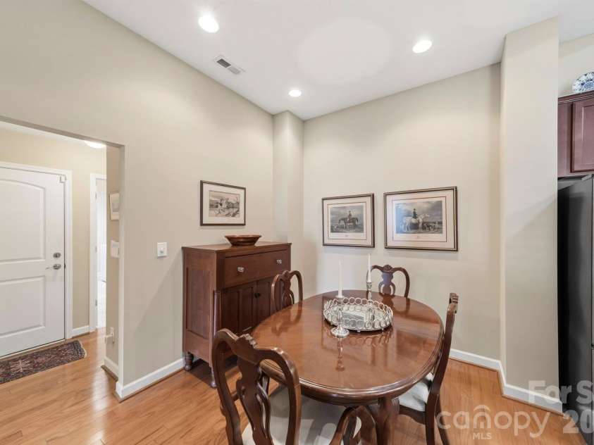 5224 Polo Gate Boulevard, Charlotte, NC 28216.  MLS# CAR4359514, YatesRealty ID 22214. 