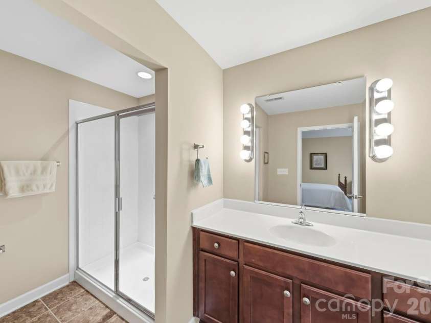 5224 Polo Gate Boulevard, Charlotte, NC 28216.  MLS# CAR4359514, YatesRealty ID 22214. 