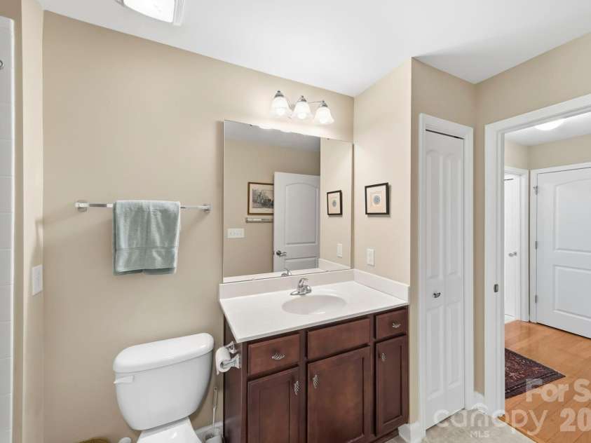 5224 Polo Gate Boulevard, Charlotte, NC 28216.  MLS# CAR4359514, YatesRealty ID 22214. 