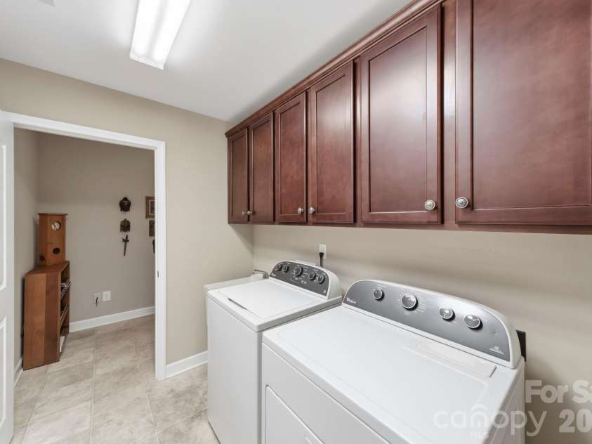 5224 Polo Gate Boulevard, Charlotte, NC 28216.  MLS# CAR4359514, YatesRealty ID 22214. 