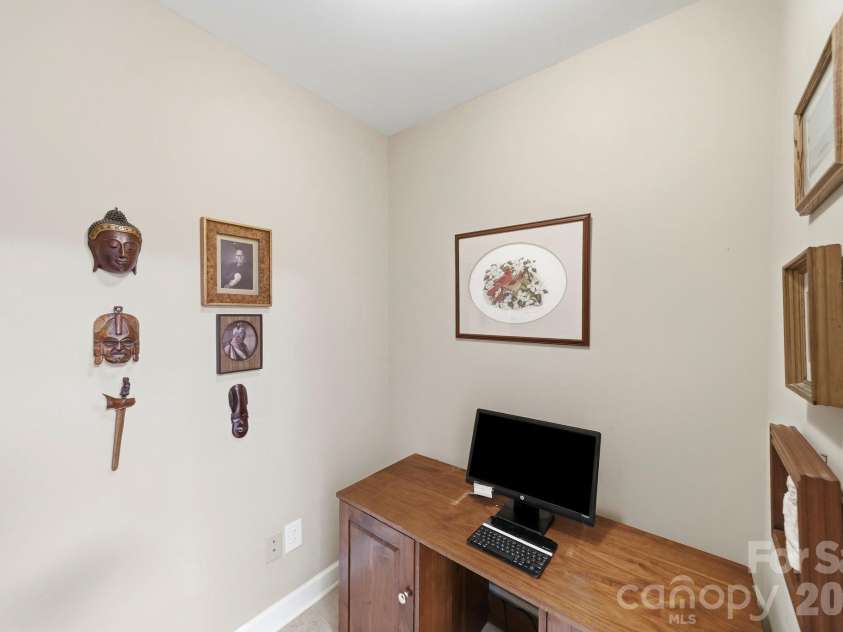 5224 Polo Gate Boulevard, Charlotte, NC 28216.  MLS# CAR4359514, YatesRealty ID 22214. 