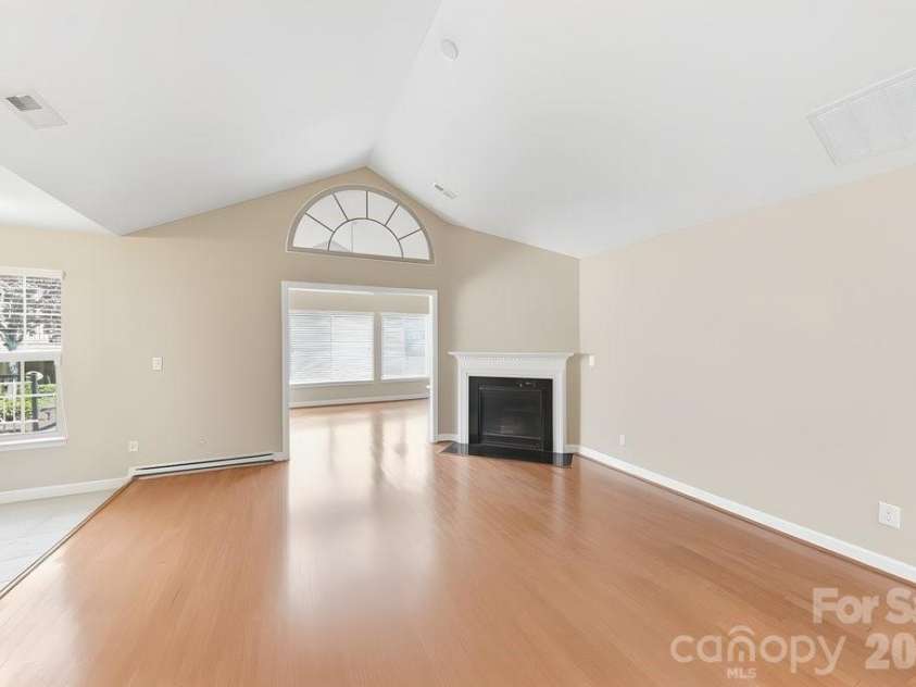 5224 Polo Gate Boulevard, Charlotte, NC 28216.  MLS# CAR4359514, YatesRealty ID 22214. 