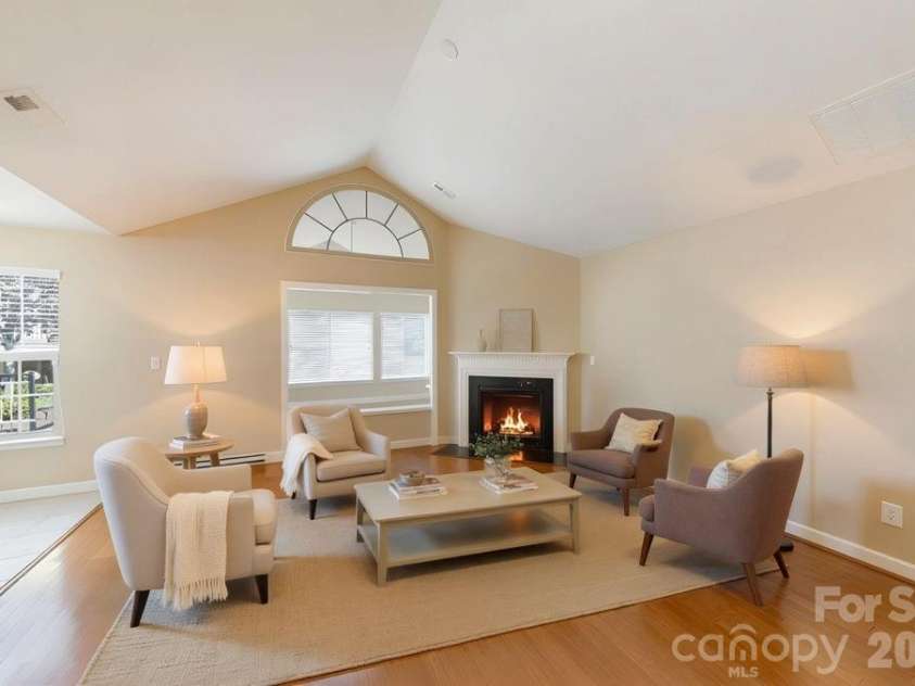 5224 Polo Gate Boulevard, Charlotte, NC 28216.  MLS# CAR4359514, YatesRealty ID 22214. 