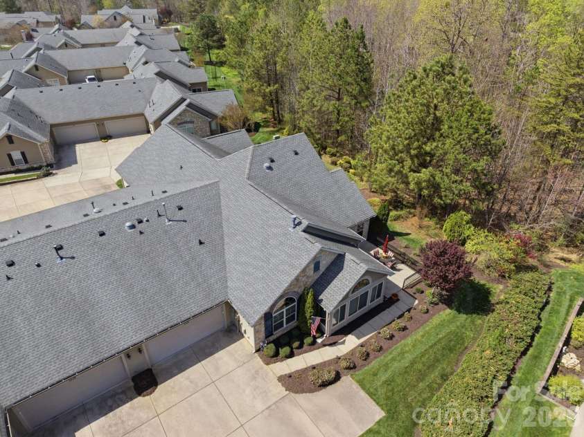 5224 Polo Gate Boulevard, Charlotte, NC 28216.  MLS# CAR4359514, YatesRealty ID 22214. Backs up to woods.