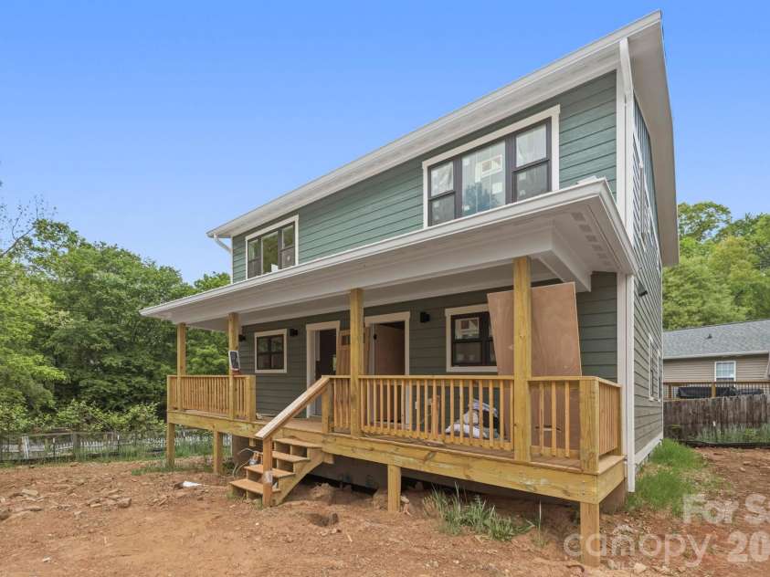 17 Fireside Drive, Asheville, NC 28806.  MLS# CAR4369935, YatesRealty ID 22216. 