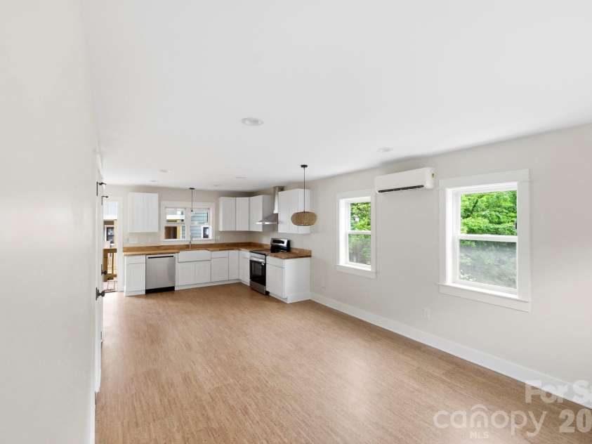 17 Fireside Drive, Asheville, NC 28806.  MLS# CAR4369935, YatesRealty ID 22216. 