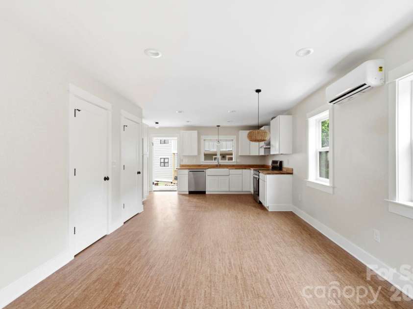 17 Fireside Drive, Asheville, NC 28806.  MLS# CAR4369935, YatesRealty ID 22216. 
