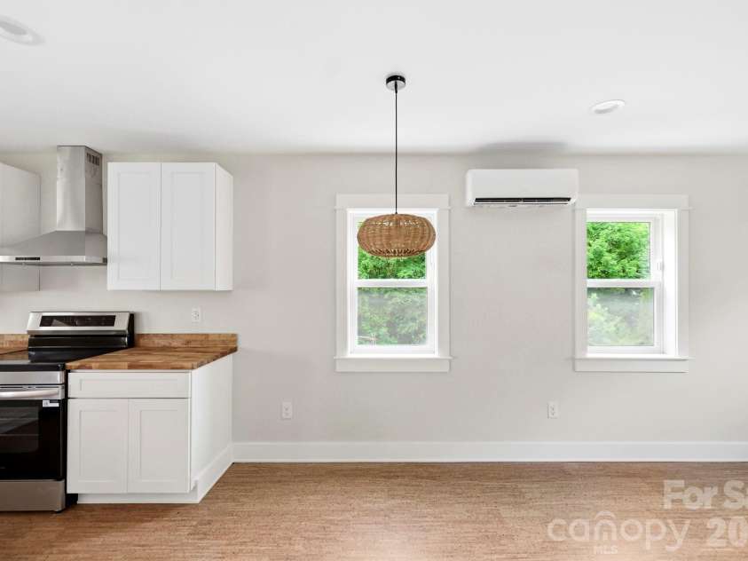 17 Fireside Drive, Asheville, NC 28806.  MLS# CAR4369935, YatesRealty ID 22216. Cork Flooring