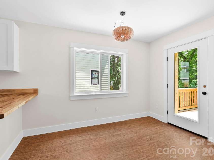 25 Fireside Drive, Asheville, NC 28806.  MLS# CAR4369919, YatesRealty ID 22217. Dining/Living Space