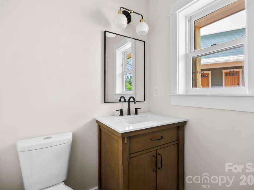 25 Fireside Drive, Asheville, NC 28806.  MLS# CAR4369919, YatesRealty ID 22217. Half bath on main level