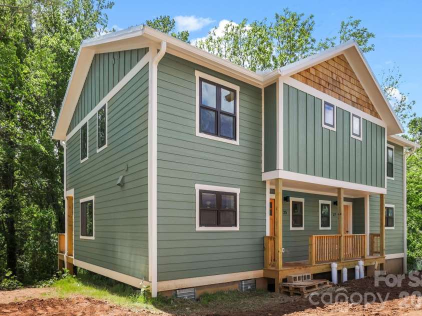 25 Fireside Drive, Asheville, NC 28806.  MLS# CAR4369919, YatesRealty ID 22217. Side exterior