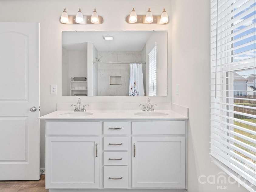 119 Mooring Drive, Statesville, NC 28677.  MLS# CAR4372646, YatesRealty ID 22219. Primary bathroom
