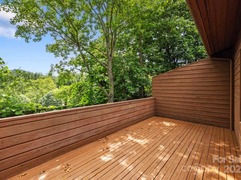 204 Woodfield Drive, Asheville, NC 28803.  MLS# CAR4267212, YatesRealty ID 22219. 