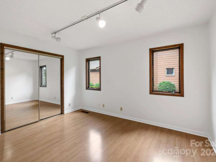 204 Woodfield Drive, Asheville, NC 28803.  MLS# CAR4267212, YatesRealty ID 22219. 