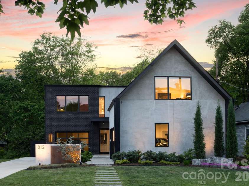 812 Herrin Avenue, Charlotte, NC 28205.  MLS# CAR4372335, YatesRealty ID 22220. 