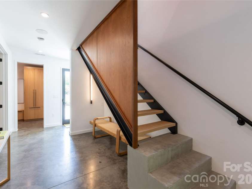 812 Herrin Avenue, Charlotte, NC 28205.  MLS# CAR4372335, YatesRealty ID 22220. 