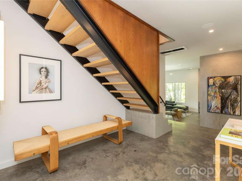 812 Herrin Avenue, Charlotte, NC 28205.  MLS# CAR4372335, YatesRealty ID 22220. 