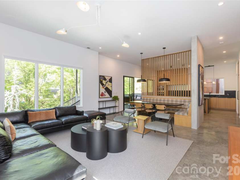 812 Herrin Avenue, Charlotte, NC 28205.  MLS# CAR4372335, YatesRealty ID 22220. 