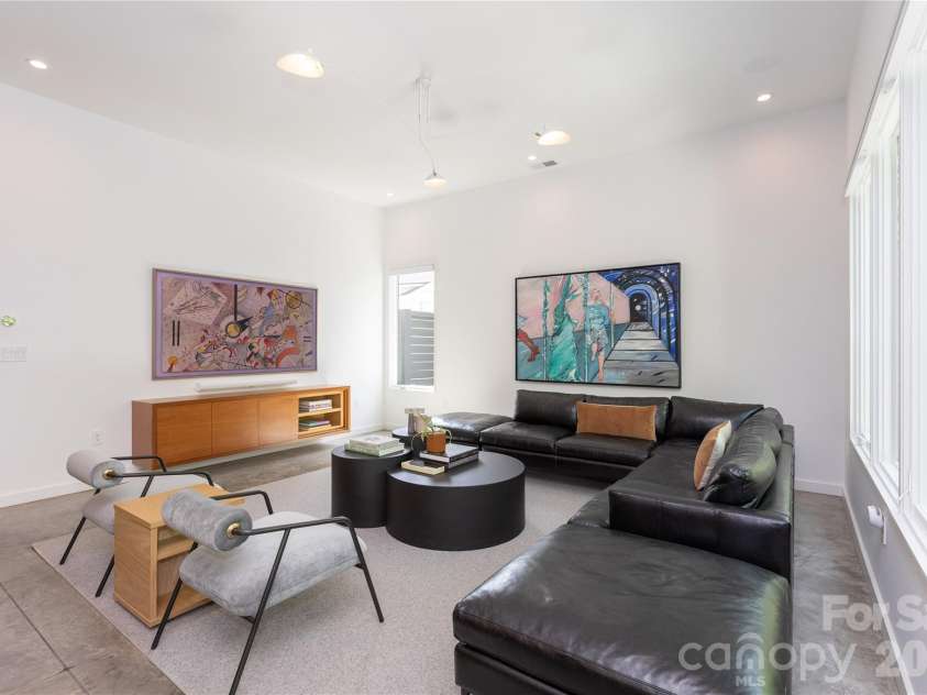 812 Herrin Avenue, Charlotte, NC 28205.  MLS# CAR4372335, YatesRealty ID 22220. 