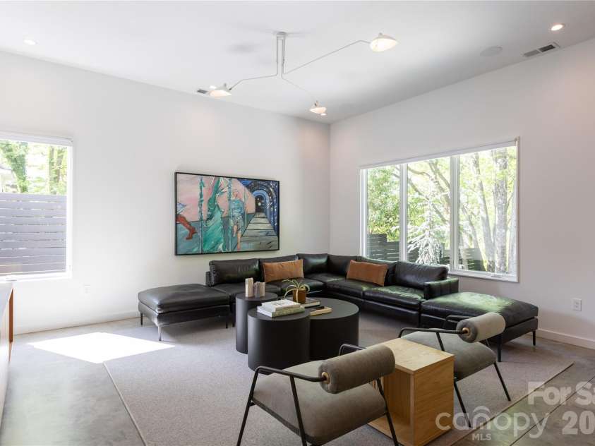 812 Herrin Avenue, Charlotte, NC 28205.  MLS# CAR4372335, YatesRealty ID 22220. 