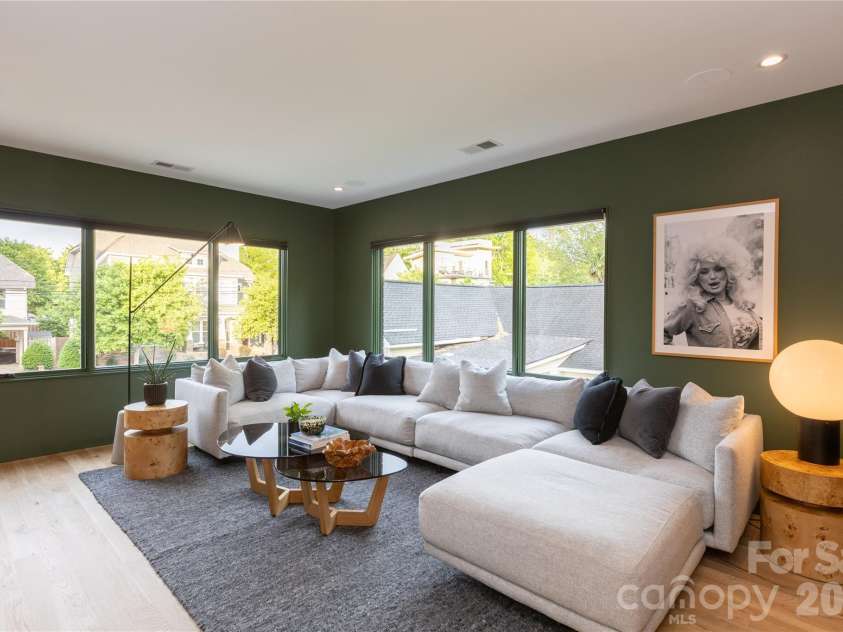 812 Herrin Avenue, Charlotte, NC 28205.  MLS# CAR4372335, YatesRealty ID 22220. 