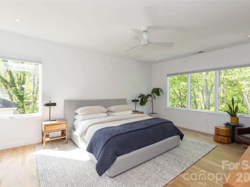812 Herrin Avenue, Charlotte, NC 28205.  MLS# CAR4372335, YatesRealty ID 22220. 