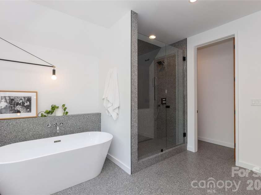 812 Herrin Avenue, Charlotte, NC 28205.  MLS# CAR4372335, YatesRealty ID 22220. 