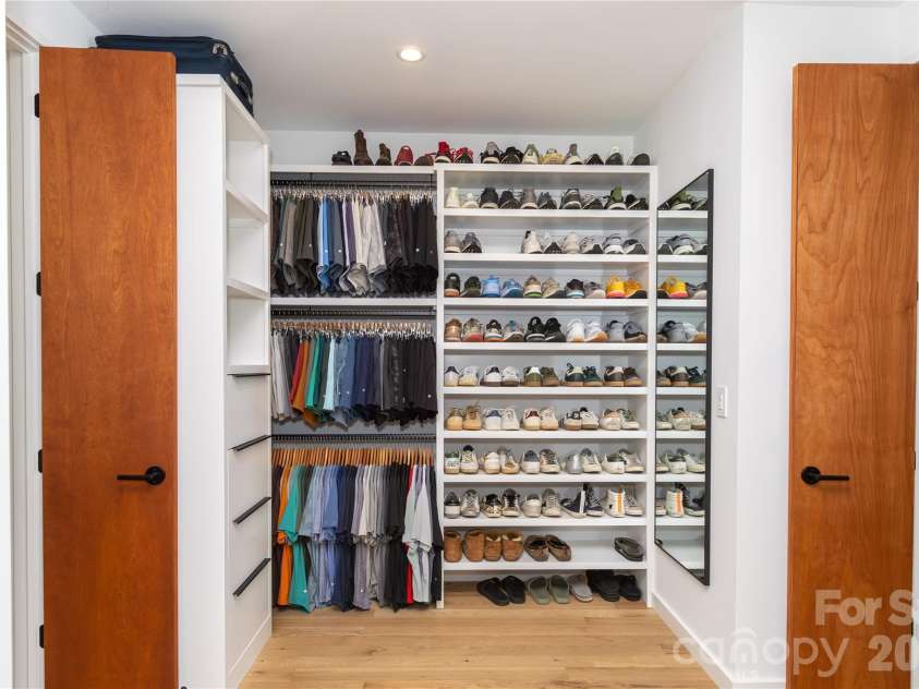 812 Herrin Avenue, Charlotte, NC 28205.  MLS# CAR4372335, YatesRealty ID 22220. 