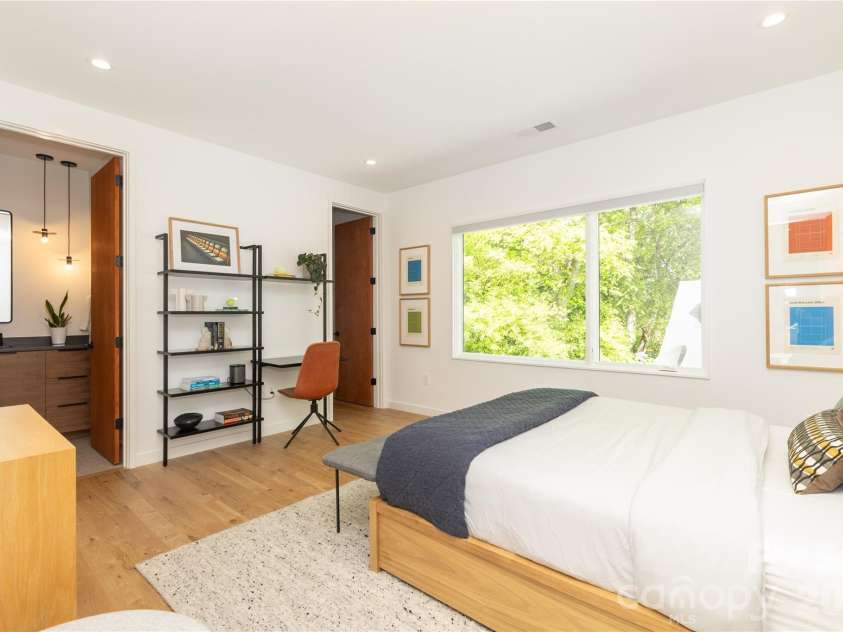 812 Herrin Avenue, Charlotte, NC 28205.  MLS# CAR4372335, YatesRealty ID 22220. 
