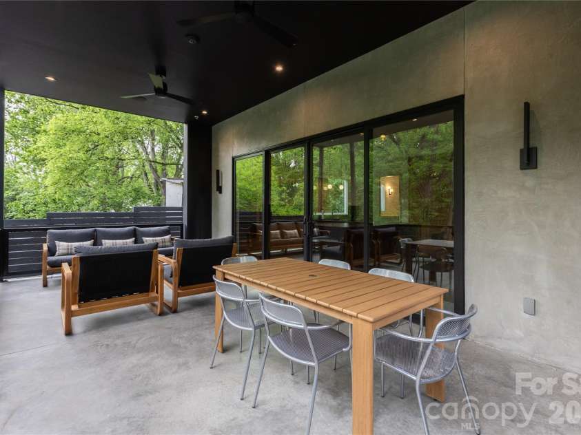 812 Herrin Avenue, Charlotte, NC 28205.  MLS# CAR4372335, YatesRealty ID 22220. 