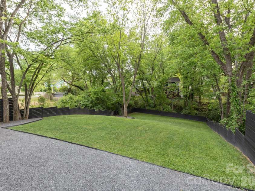 812 Herrin Avenue, Charlotte, NC 28205.  MLS# CAR4372335, YatesRealty ID 22220. 