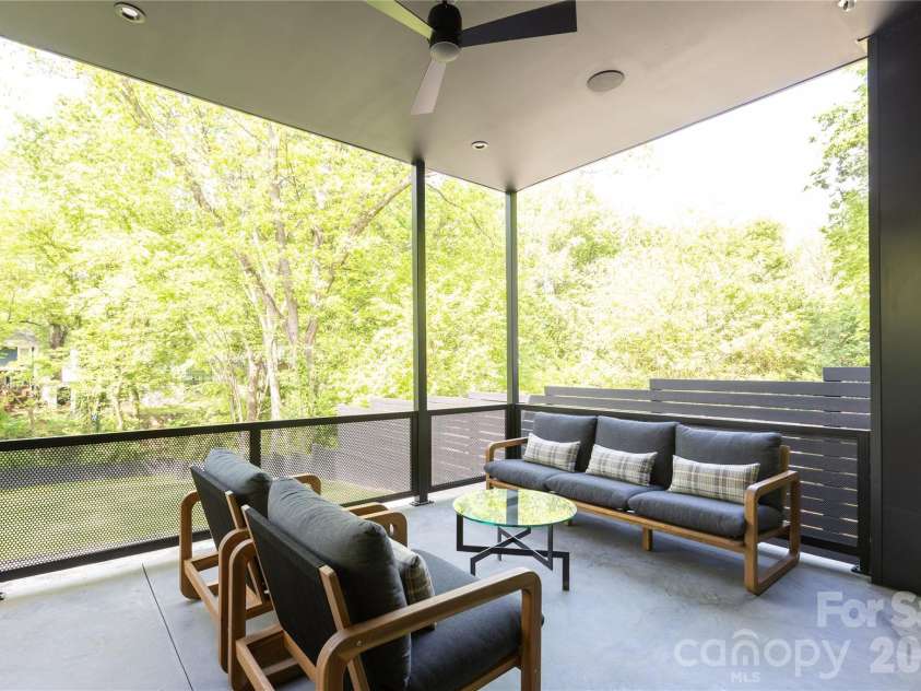 812 Herrin Avenue, Charlotte, NC 28205.  MLS# CAR4372335, YatesRealty ID 22220. 