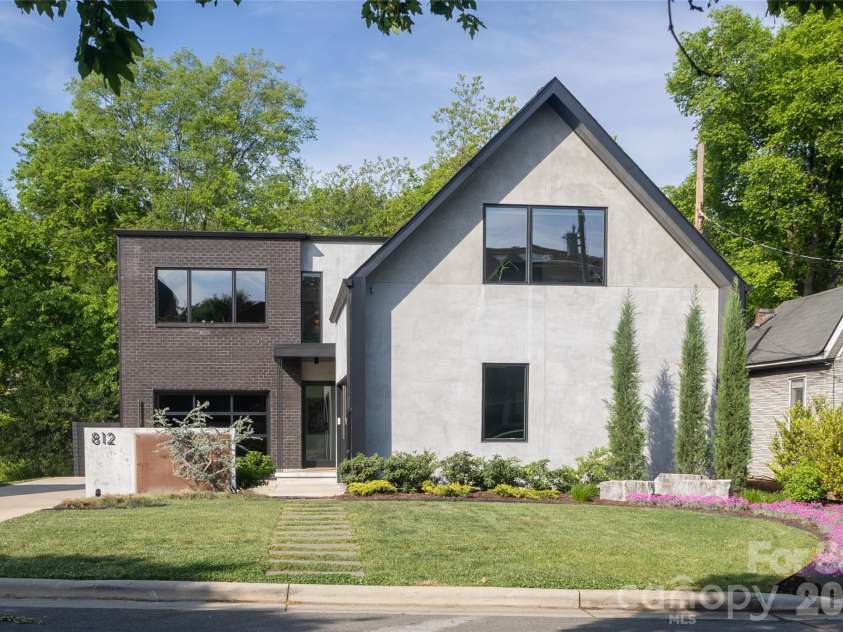 812 Herrin Avenue, Charlotte, NC 28205.  MLS# CAR4372335, YatesRealty ID 22220. 