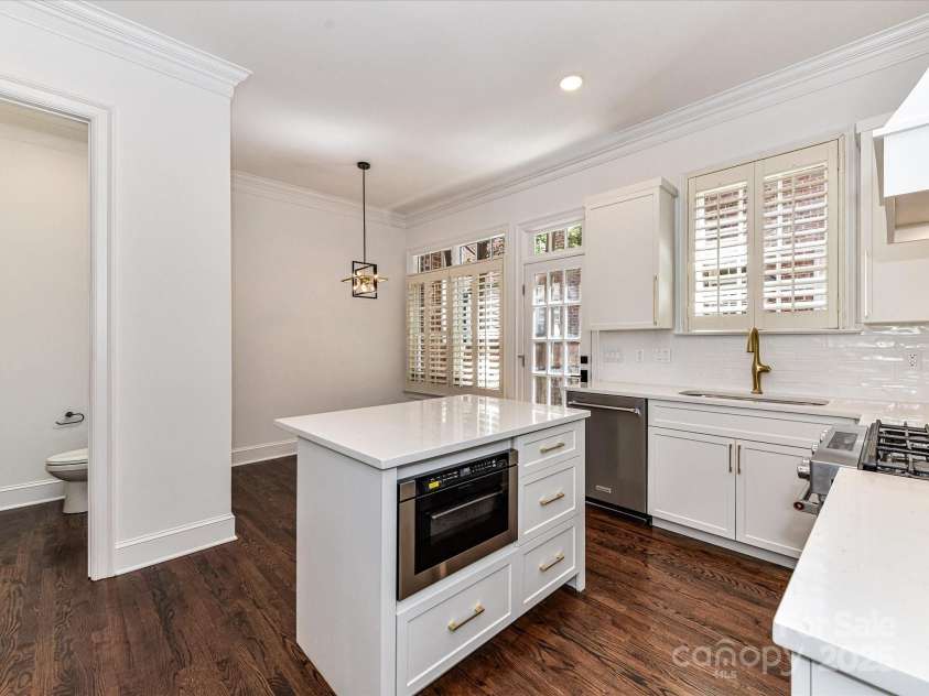 344 Laurel Avenue, Charlotte, NC 28207.  MLS# CAR4273816, YatesRealty ID 22221. 