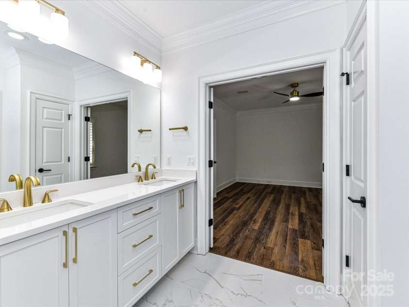 344 Laurel Avenue, Charlotte, NC 28207.  MLS# CAR4273816, YatesRealty ID 22221. 