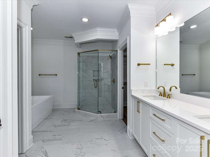 344 Laurel Avenue, Charlotte, NC 28207.  MLS# CAR4273816, YatesRealty ID 22221. 