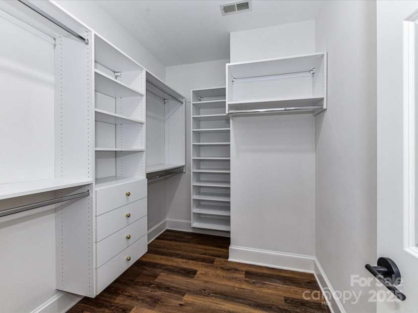 344 Laurel Avenue, Charlotte, NC 28207.  MLS# CAR4273816, YatesRealty ID 22221. 