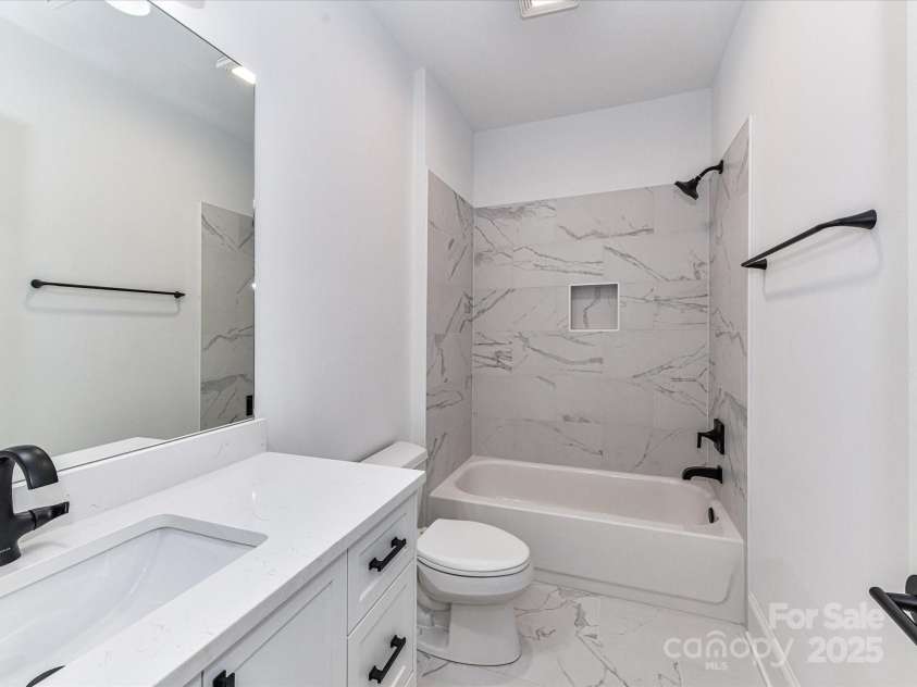 344 Laurel Avenue, Charlotte, NC 28207.  MLS# CAR4273816, YatesRealty ID 22221. 