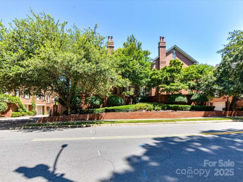 344 Laurel Avenue, Charlotte, NC 28207.  MLS# CAR4273816, YatesRealty ID 22221. 