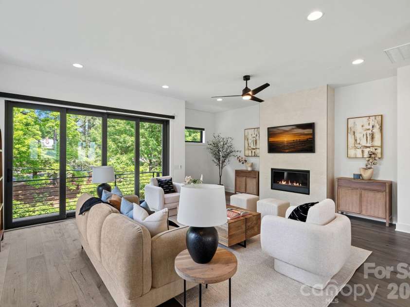 1006 Westbrook Drive, Charlotte, NC 28202.  MLS# CAR4366140, YatesRealty ID 22223. 