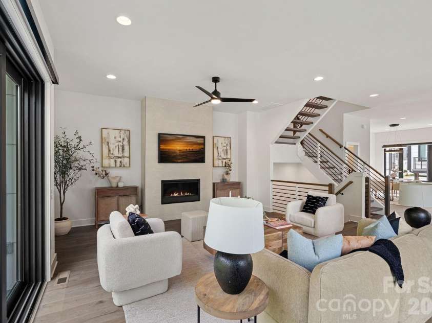 1006 Westbrook Drive, Charlotte, NC 28202.  MLS# CAR4366140, YatesRealty ID 22223. 