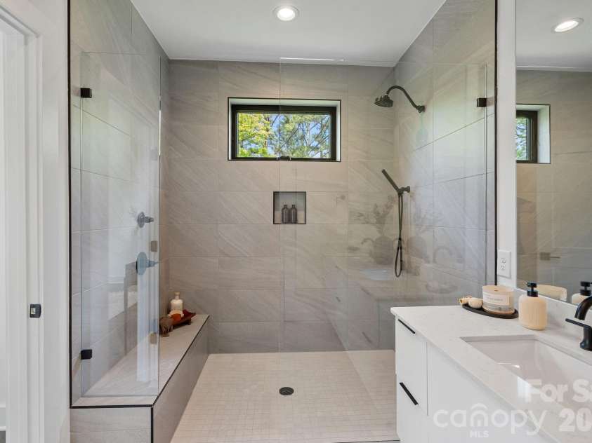 1006 Westbrook Drive, Charlotte, NC 28202.  MLS# CAR4366140, YatesRealty ID 22223. 