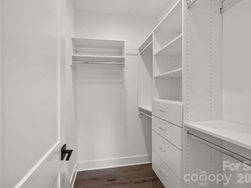 1006 Westbrook Drive, Charlotte, NC 28202.  MLS# CAR4366140, YatesRealty ID 22223. 